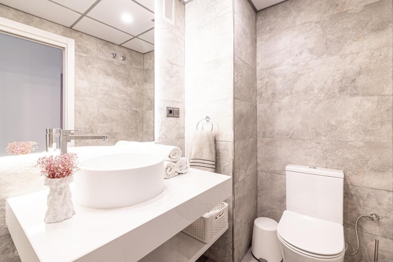 Apartamento Vicky Victoria Малага Экстерьер фото